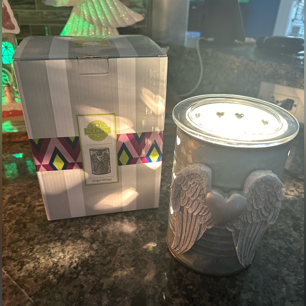 Scentsy Angel Wings warmer
